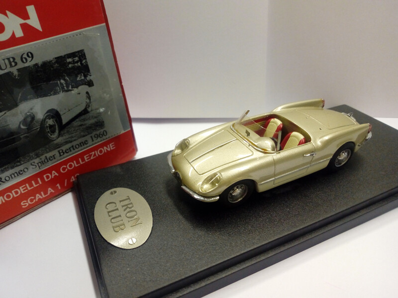 TRON TRO69 ALFA ROMEO GIULIETTA SPIDER BERTONE 2° SERIE 1955 TWO TONE CAR