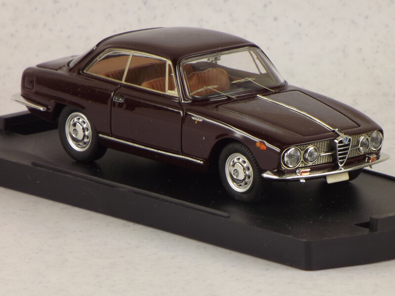 BANG7221 ALFA ROMEO 2000 SPRINT STREET 60-62 DARK RUBY RED