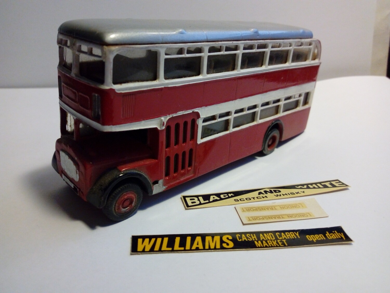 WEST WARD BUS LONDON TRANSPORT-  BLACK AND WHITE-WILLIAMS CASH AND CARRY MARKET  SCALA 1/76