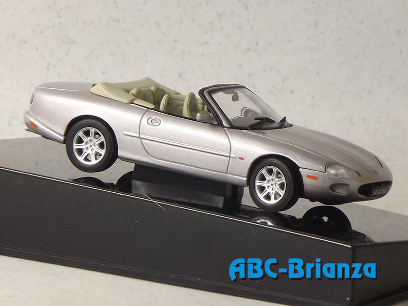AUTOART AUART53712 - AUTOART Jaguar XKB Cabrio (Platinum Silver)