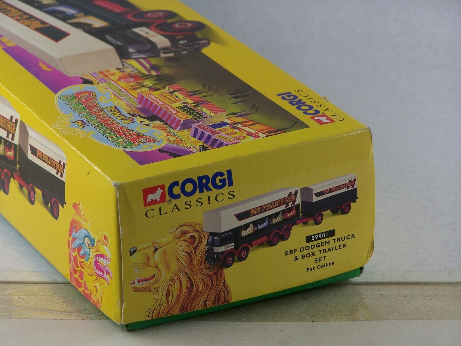 CORGI 09901 ERF DODGEM TRUCK  BOX TRAILER SET