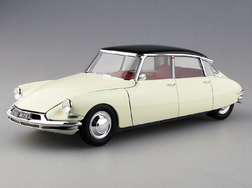 EBBRO EB25005 - AUTO CITROEN DS19 1:24