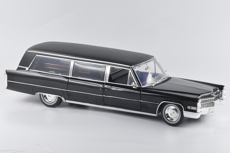 GREENLIGHT GREENLIGHT18002 CADILLAC LIMOUSINE 1966