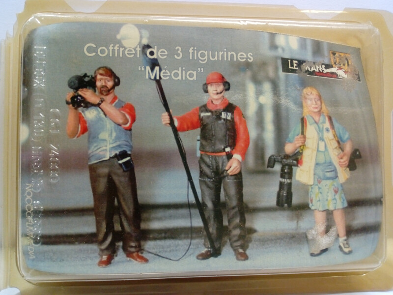 LE MANS MINIATURES  LMCOFMEDIAK COFFRET 3 FIGURES INCLUDING FLM024006+7+8 (1:24)