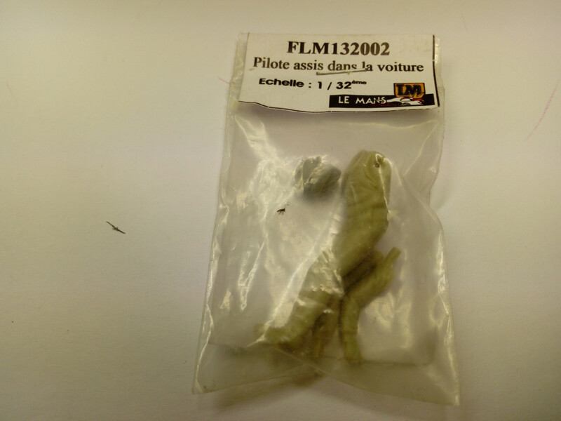 LE MANS MINIATURES LMFLM132002K  DRIVER SIT IN THE CAR OF 60/70 - KIT unpaint