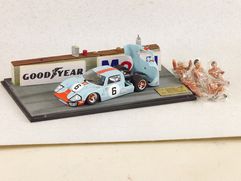 MICROWORLD​ MWBE06 DIORAMA FORD GT 40 LE MANS 1969 # 6 WINNER