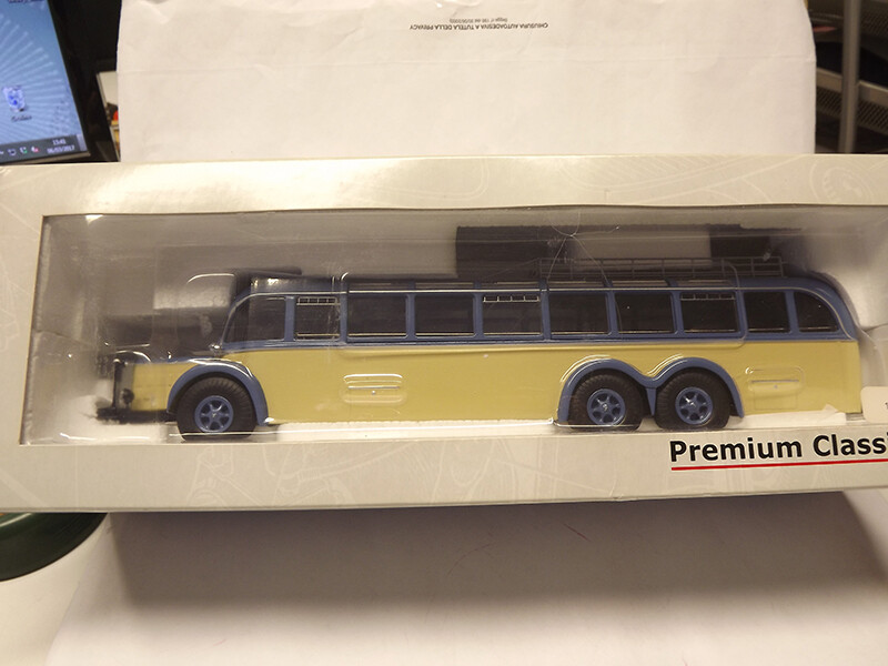 PREMIUMCLASSIXXs12302A MERCEDES BENZ O 10000 "HELLBLAU-BRIGE"