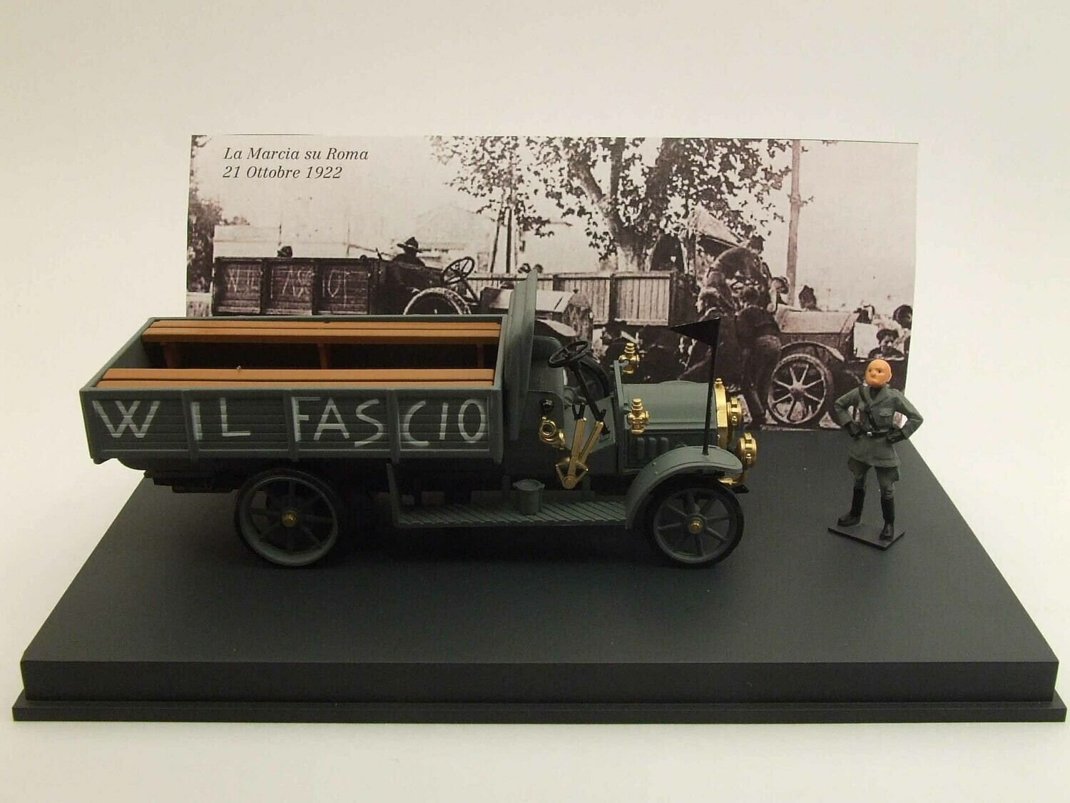 RIO MODEL RIO4349P FIAT 18 BL - La Marcia su Roma 22 ottobre 1922 - Mussolini - 1 figure