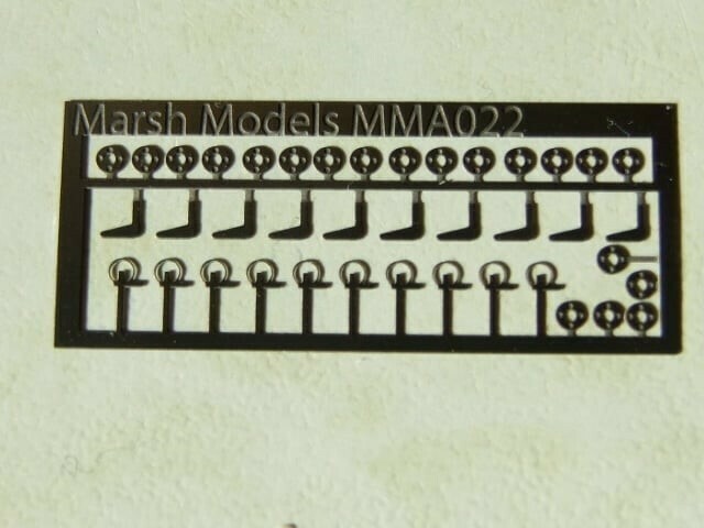 MARSH MODEL MSHMMA22  A fret of 2 different designs of bonnet clips