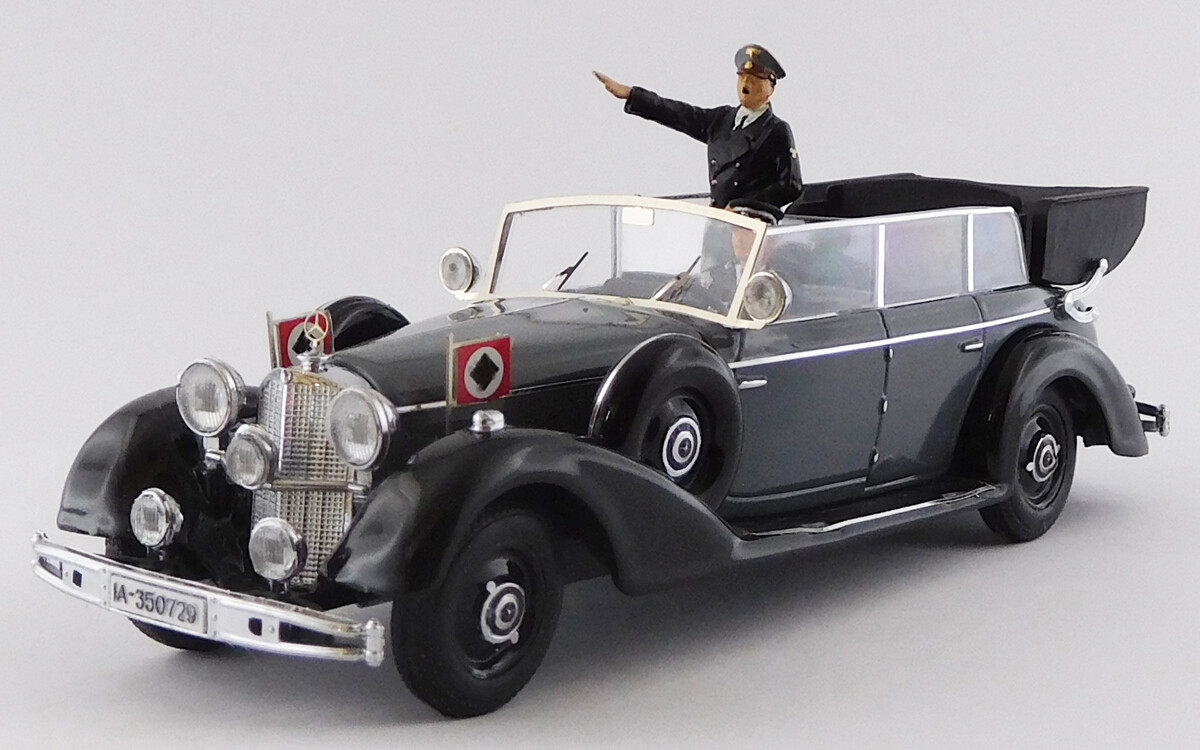 RIO MODEL RIO4650-P MERCEDES-BENZ 770K - 1942 - Grey / Black - With Hitler and driver figures