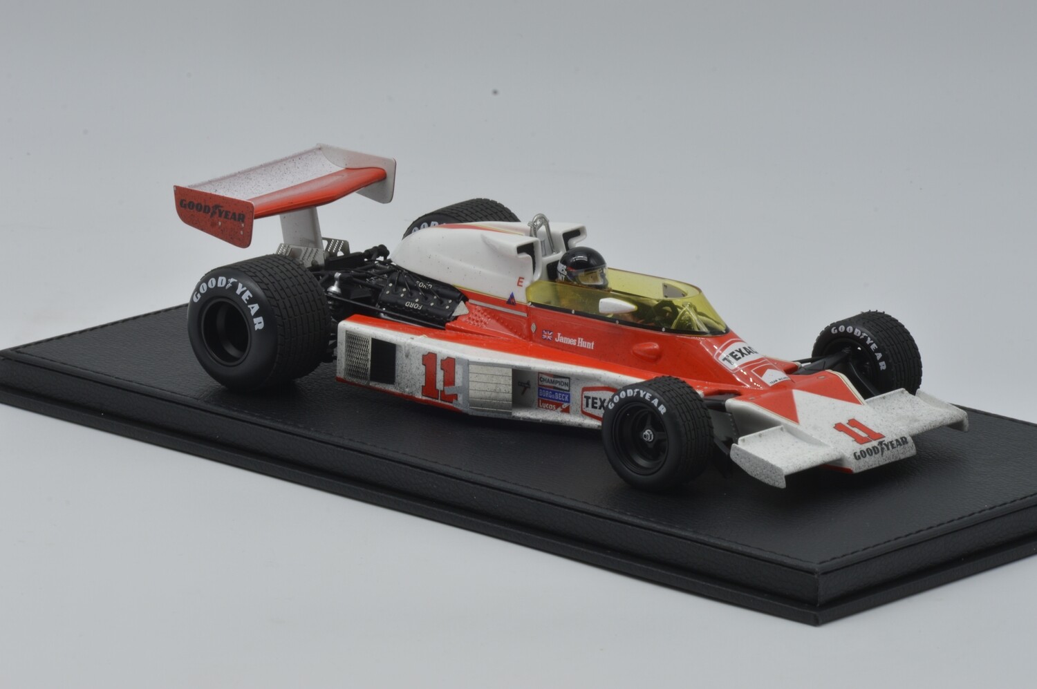 GP REPLICAS GP120AWDD MC LAREN M23 N°11 JAMES HUNT 3° THIRD POSITION JAPANESE GP FUJI 1976 - FINISH LANE - WORD CHAMPION