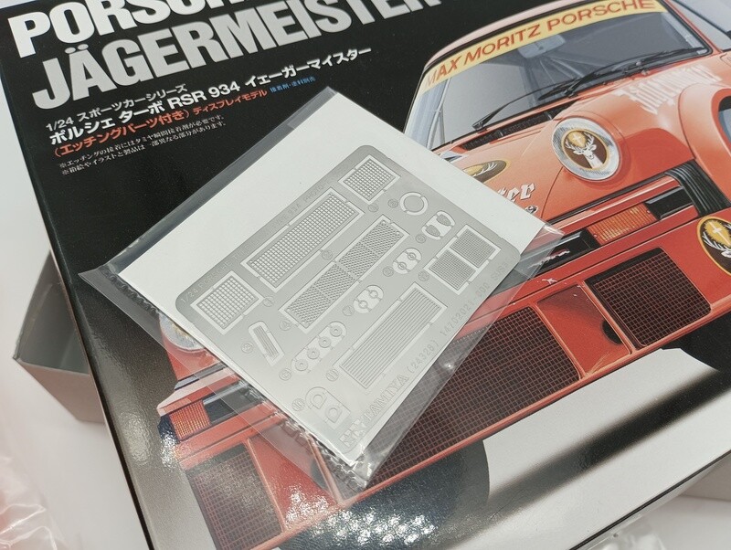 TAMIYA TA24328-3000 PORSCHE TURBO RSR TYPE 934 JAGERMEISTER