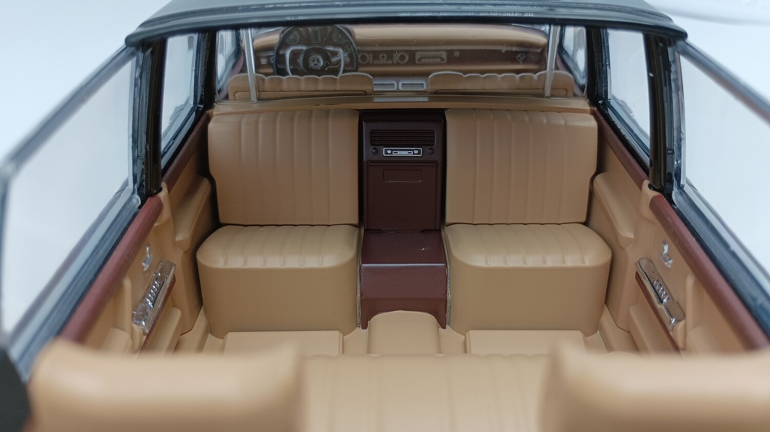Offre spéciale ![Échelle KK] 1/18 Mercedes 600 W100 Landaulet 1965