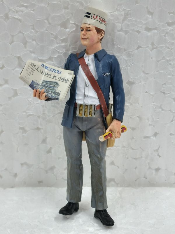 LE MANS MINIATURES LMFLM118043 JOSEPH  VENDEUR DE JOURNAUX LE MAINE LIBRE DU 18-19 JUIN 1966