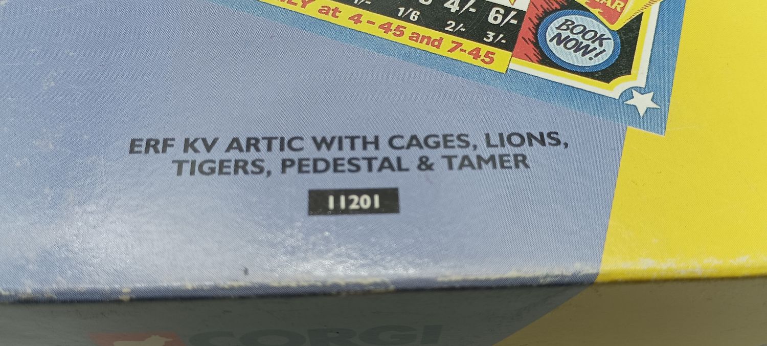CORGI 11201 ERF KV ARTIC WITH CAGES, LIONS, TIGERS, PEDESTAL E TAMER