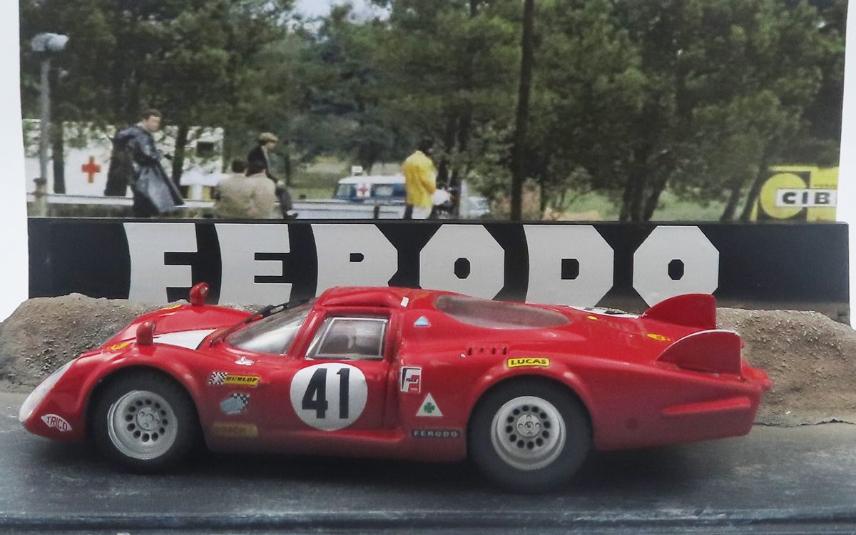 BEST9858-D ALFA ROMEO 33-2 -  Le Mans 1968 - Nino Vaccarella - resin dioram with driver
