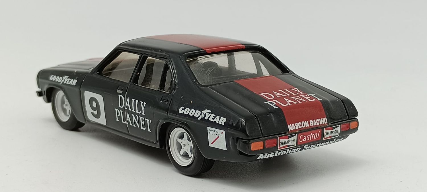 DINKUM CLASSICS  HOLDEN HQ MONARO 1972 #9 DAILY PLANET