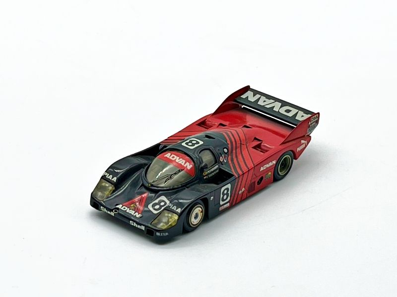 V020 - PORSCHE 956 -ADVAN  N.8