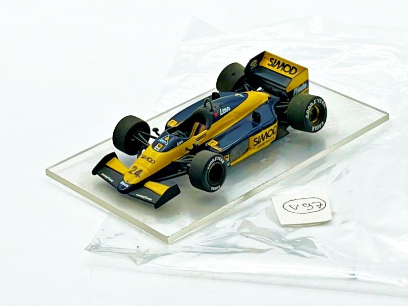 V097 - MINARDI N.24 CON BASETTA PLEXI