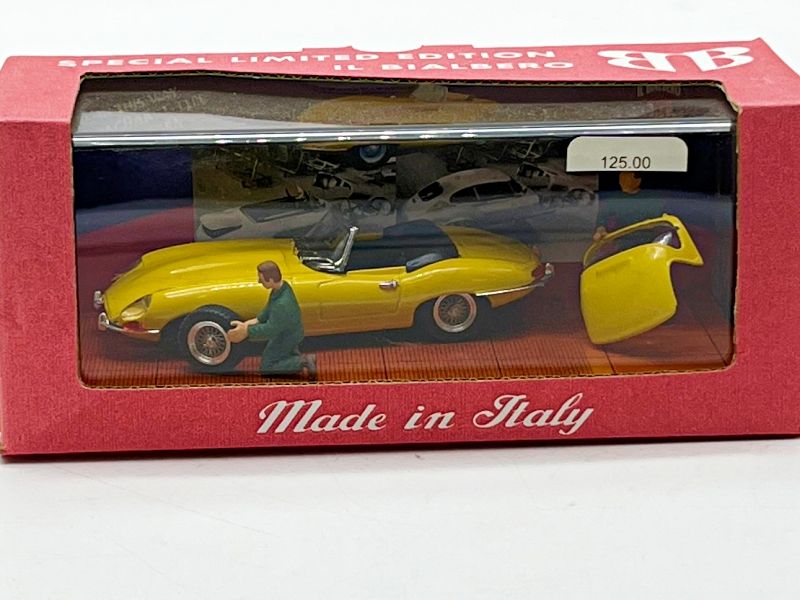 CVABC613 - IL BIALBERO - DIORAMA JAGUAR E CON MECCANICO