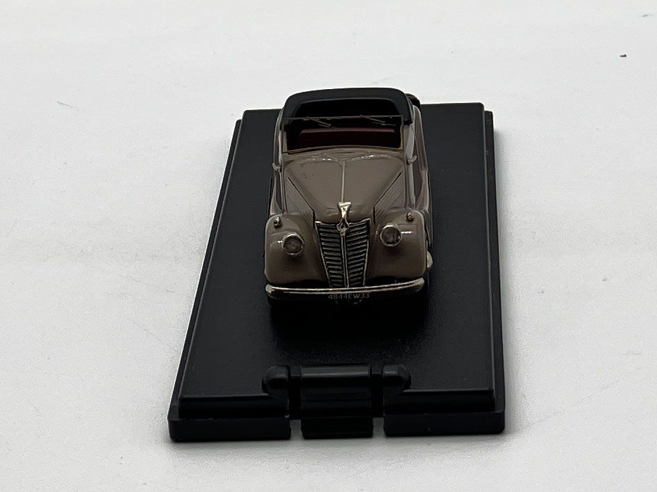 MACO87D - RENAULT Primaquatre BDS2 cabriolet 1939 beige-brun MACO87D - RENAULT Primaquatre BDS2 cabriolet 1939 beige-brun