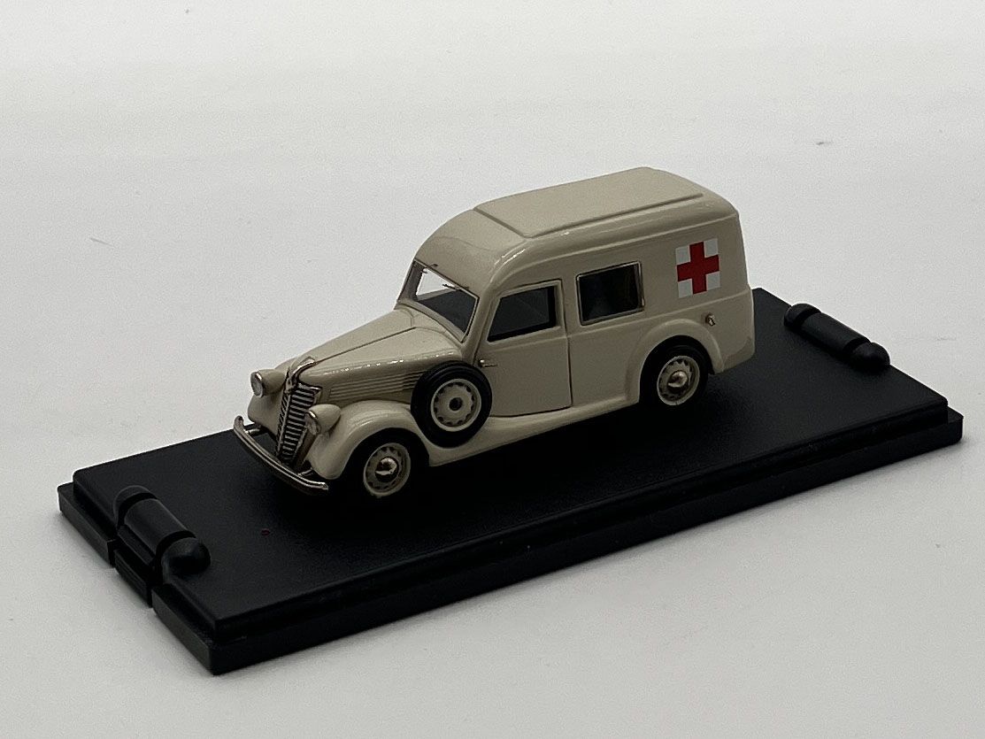 MACO92A - RENAULT Primaquatre AGS ambulance civile 1939 blanc MACO92A - RENAULT Primaquatre AGS ambulance civile 1939 blanc