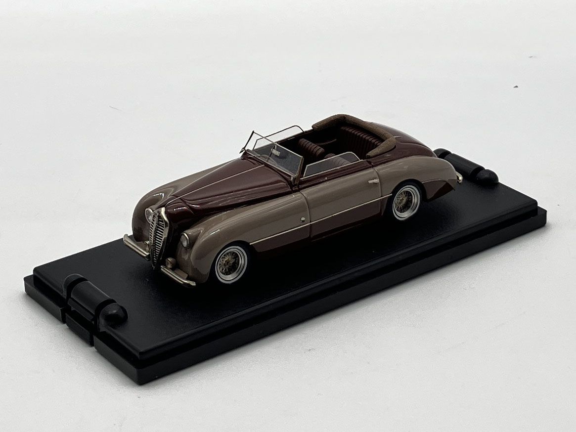MACO82C - DELAHAYE 135 cabriolet 4 places 2-tons Guillore 1950 beige-brun MACO82C - DELAHAYE 135 cabriolet 4 places 2-tons Guillore 1950 beige-brun