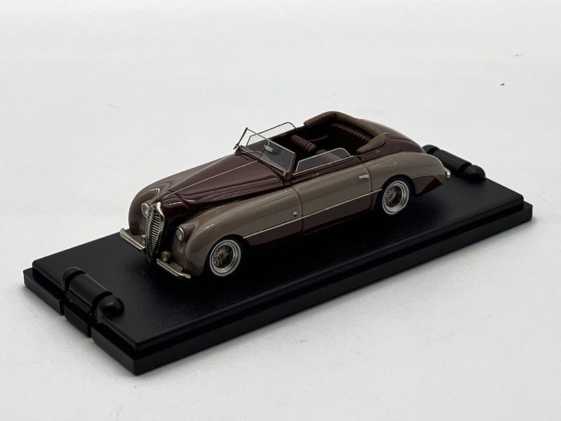 MACO82C - DELAHAYE 135 cabriolet 4 places 2-tons Guillore 1950 beige-brun MACO82C - DELAHAYE 135 cabriolet 4 places 2-tons Guillore 1950 beige-brun