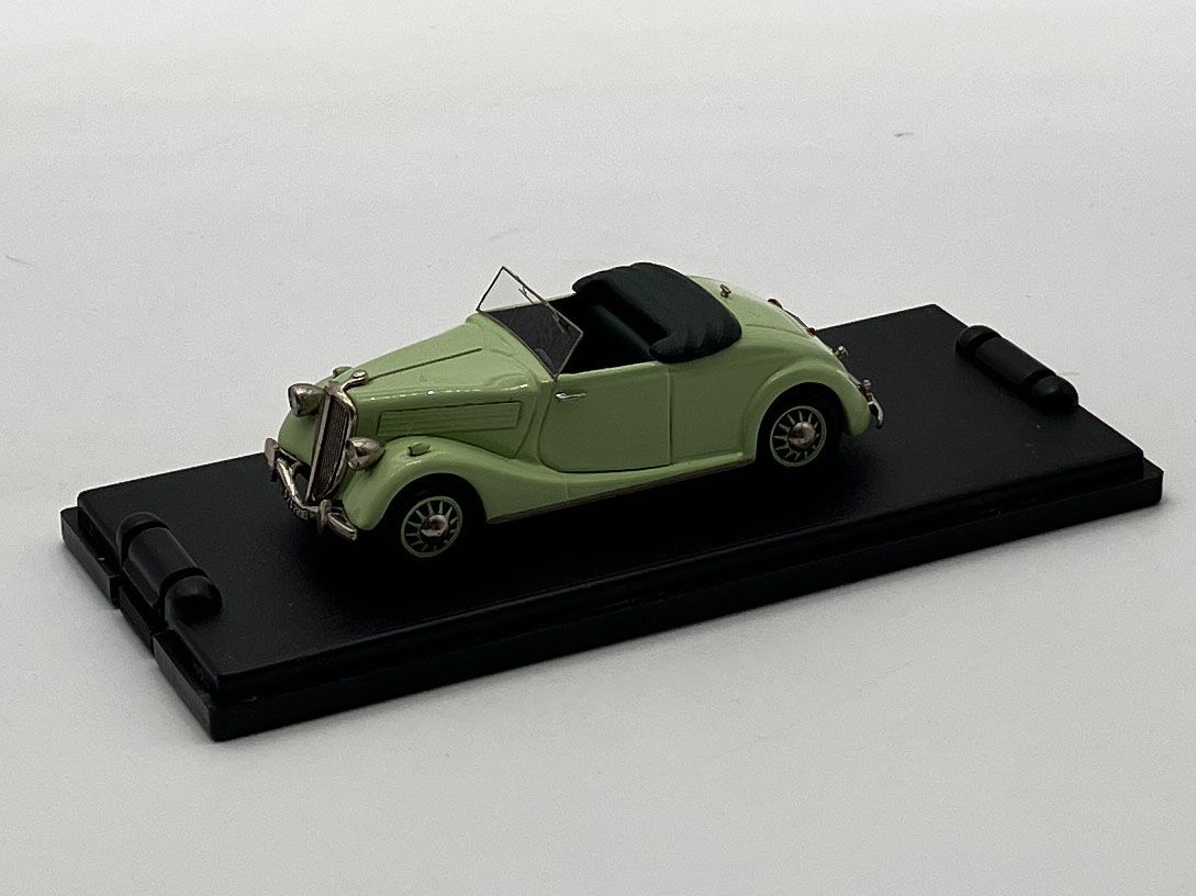 MACO87A - RENAULT Primaquatre ACL1 cabriolet 1936 vert clair MACO87A - RENAULT Primaquatre ACL1 cabriolet 1936 vert clair