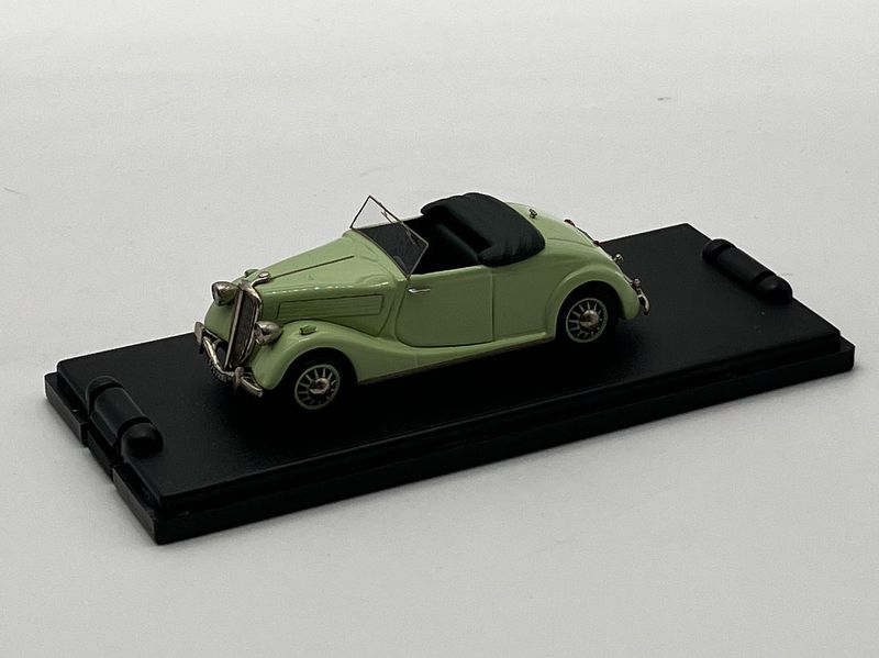 MACO87A - RENAULT Primaquatre ACL1 cabriolet 1936 vert clair MACO87A - RENAULT Primaquatre ACL1 cabriolet 1936 vert clair