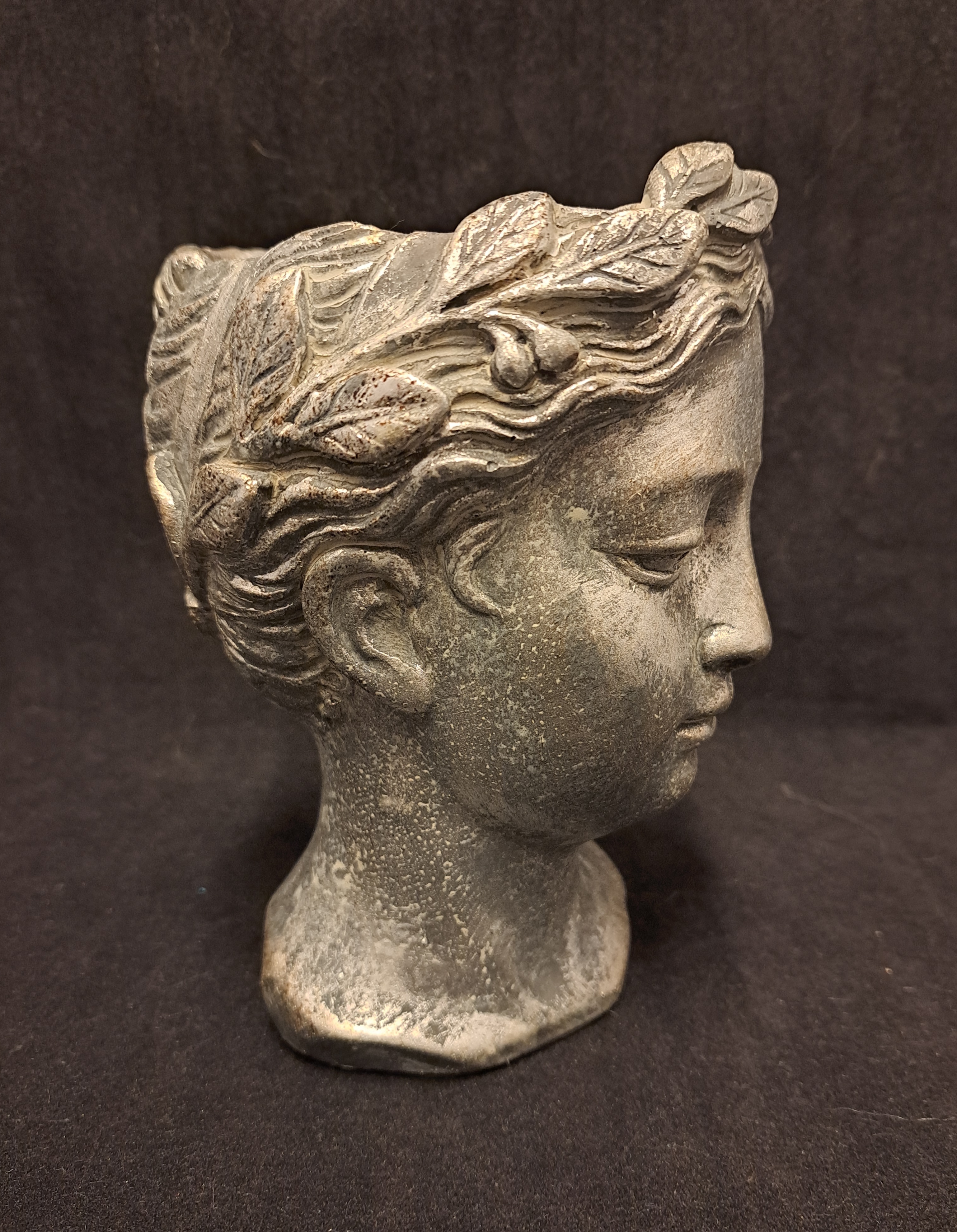 planter cement vrouw zilver