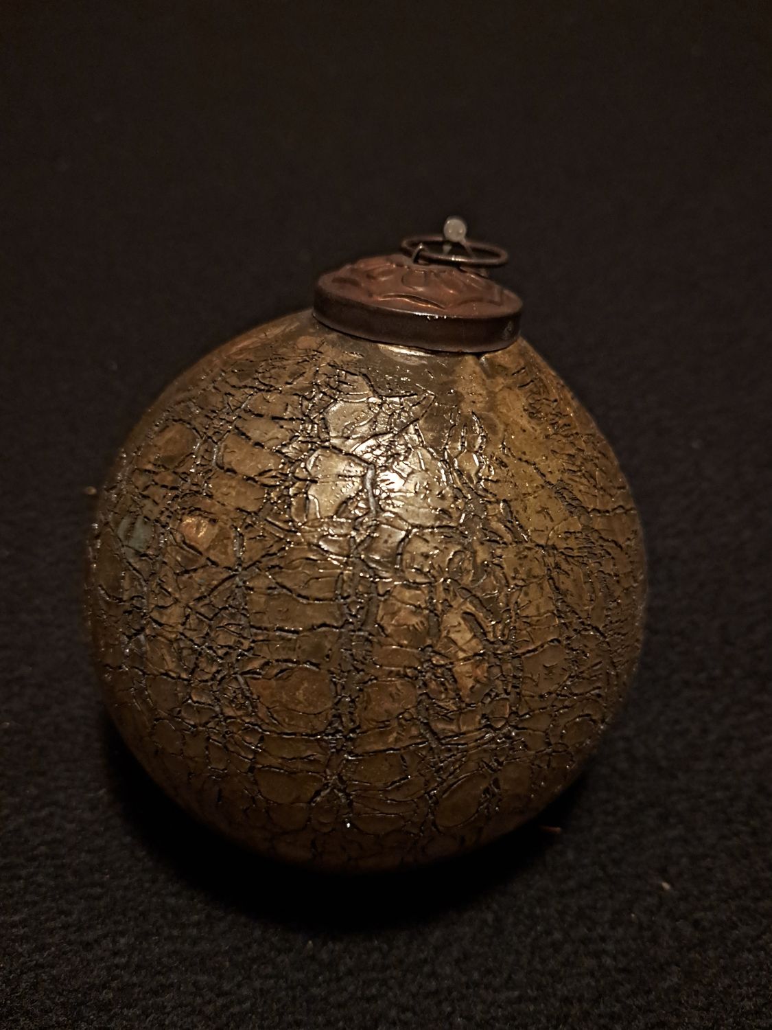Grote metalen kerstbal