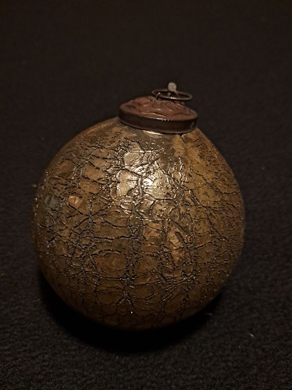 Grote metalen kerstbal