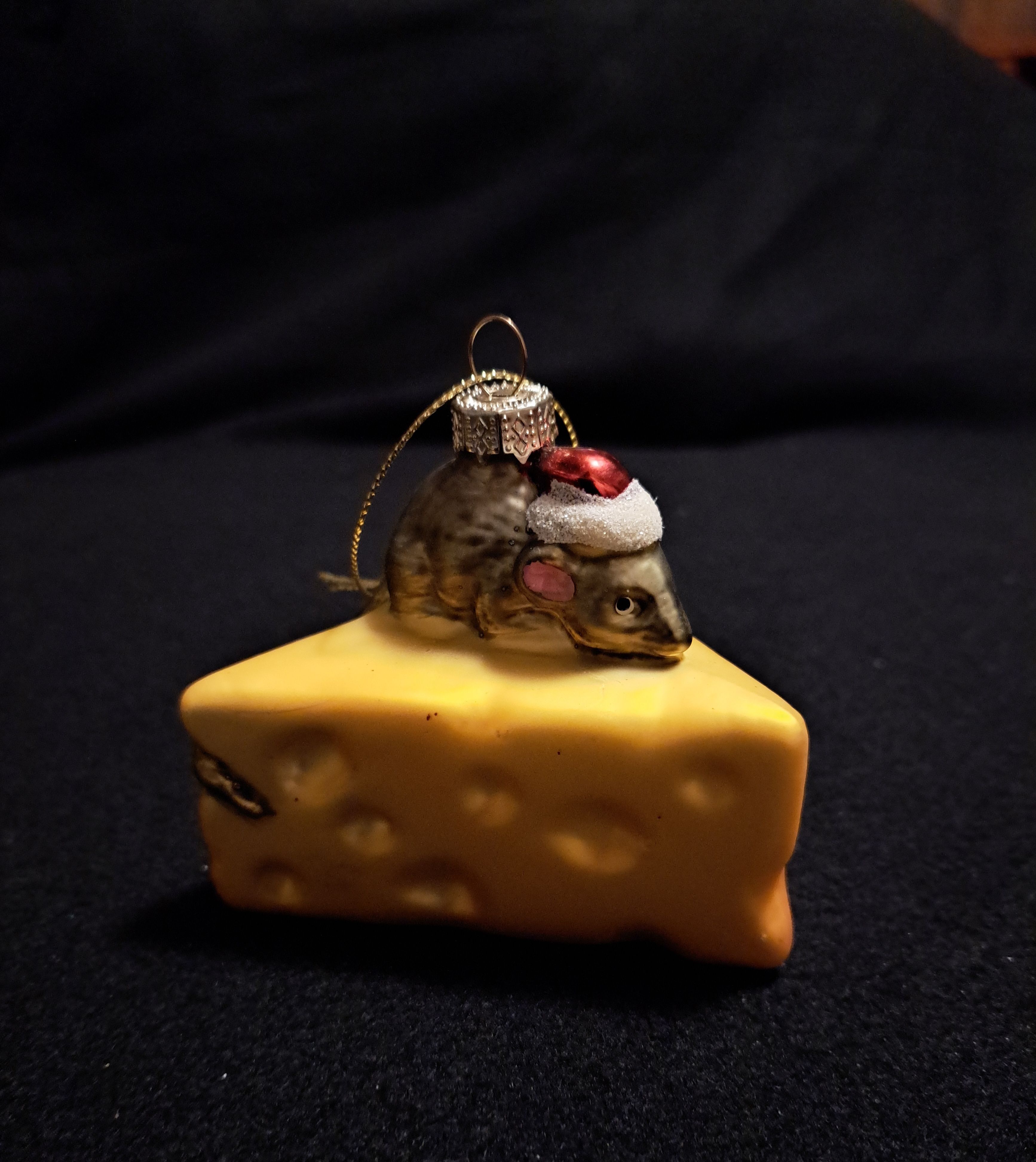 Kerstbal muis op kaas
