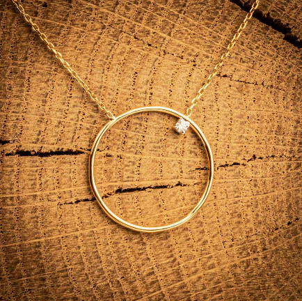 Collier petit cercle fil rond serti d'un diamant en Or jaune  9 carats