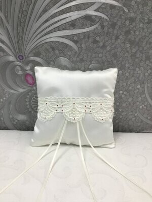 Schlichtes Ringkissen mit einer gestickten Spitze SWAROVSKI Hochzeitskissen Trauung