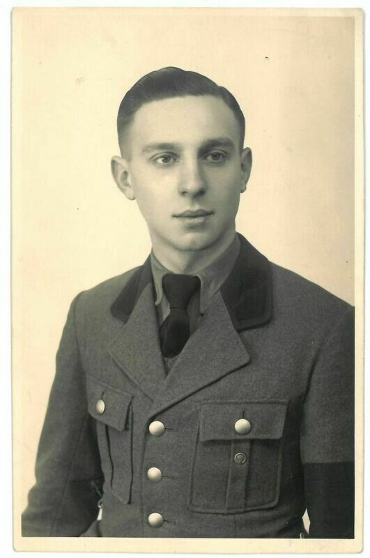 Portrait-Photo RAD-Angehöriger in Uniform Portrait-Photo RAD-Angehöriger in Uniform