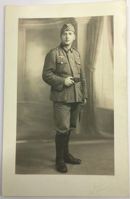 Portrait-Photo Wehrmachtssoldat mit Schiffchen