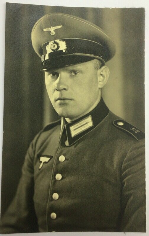 Portrait-Photo Wehrmachtssoldat mit Schirmmütze