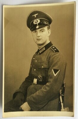 Portrait-Photo Wehrmachtssoldat mit Schirmmütze
