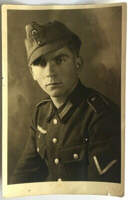 Portrait-Photo Wehrmachtssoldat mit Feldmütze