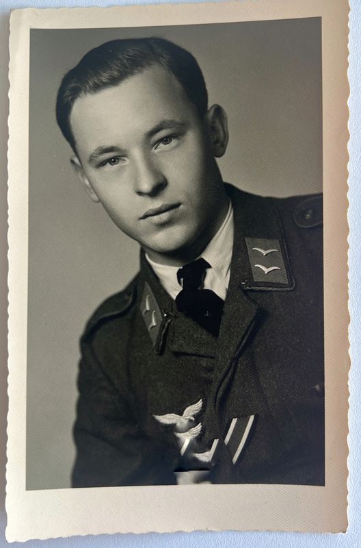 Portrait-Photo Luftwaffesoldat - Gefreiter mit Band zum EK 2