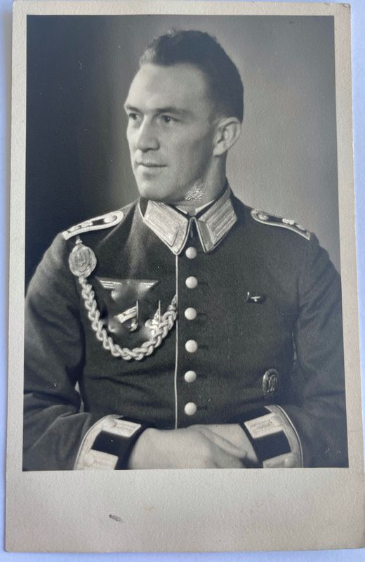 Portrait-Photo Feldwebel Heer mit verschiedenen Auszeichnungen