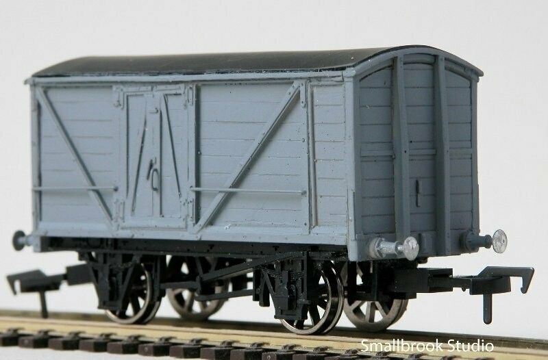4mm 00 LSWR/SR 8ton Van rebuilt from 10ton Road Van Body Kit + Chassis