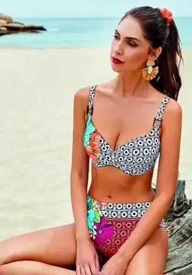 Chiara Bikini Set by Nuria Ferrer in a floral and abstract design. Lifestyle photo.