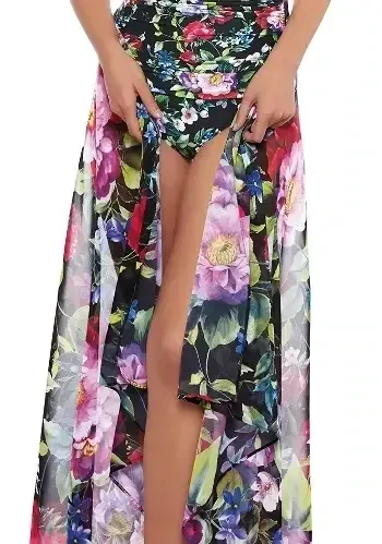 Roidal Ursula Pareo. Floral pattern on a Black background.