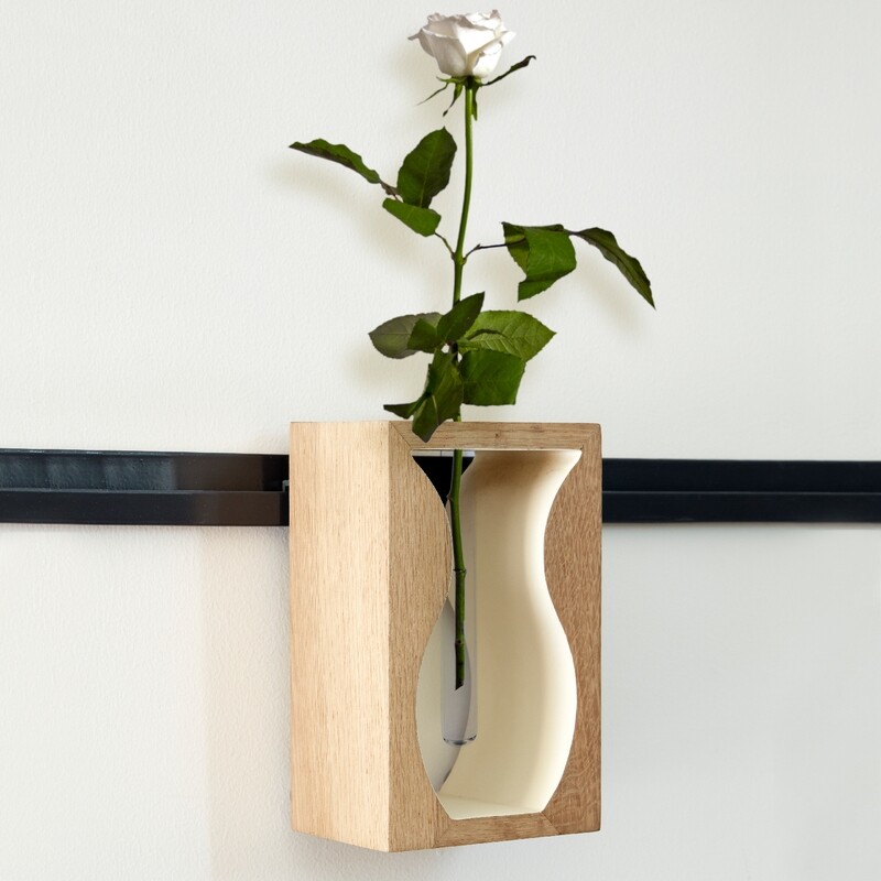 HangOn: Vase