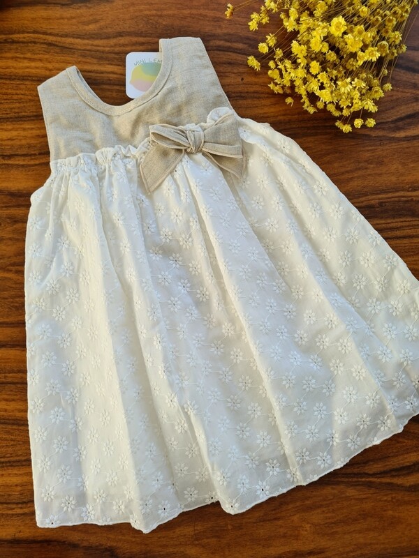 Vestido Bordado inglês e linho