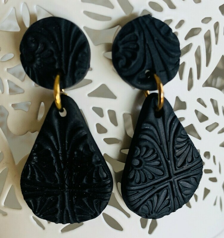 Dezynr Ear Ring Tear Drop Stud Black