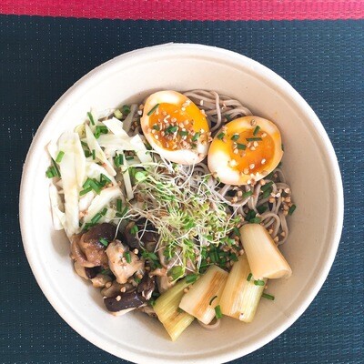 Soba en bouillon et ajitamago Soba en bouillon et ajitamago